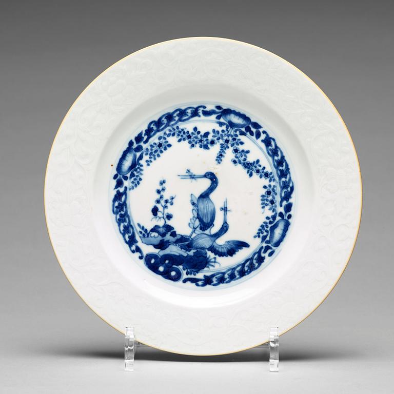 A blue and white armorial dinner plate, Qing dynasty, Qianlong (1736-95).