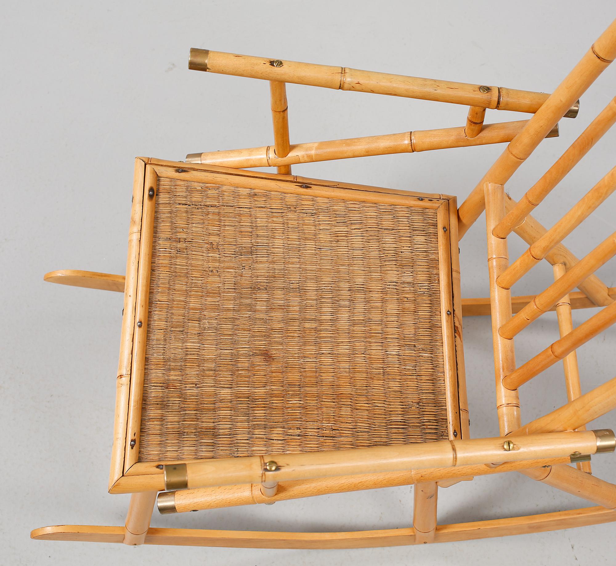 GUNGSTOL, för barn, omkring 1900-talets mitt.