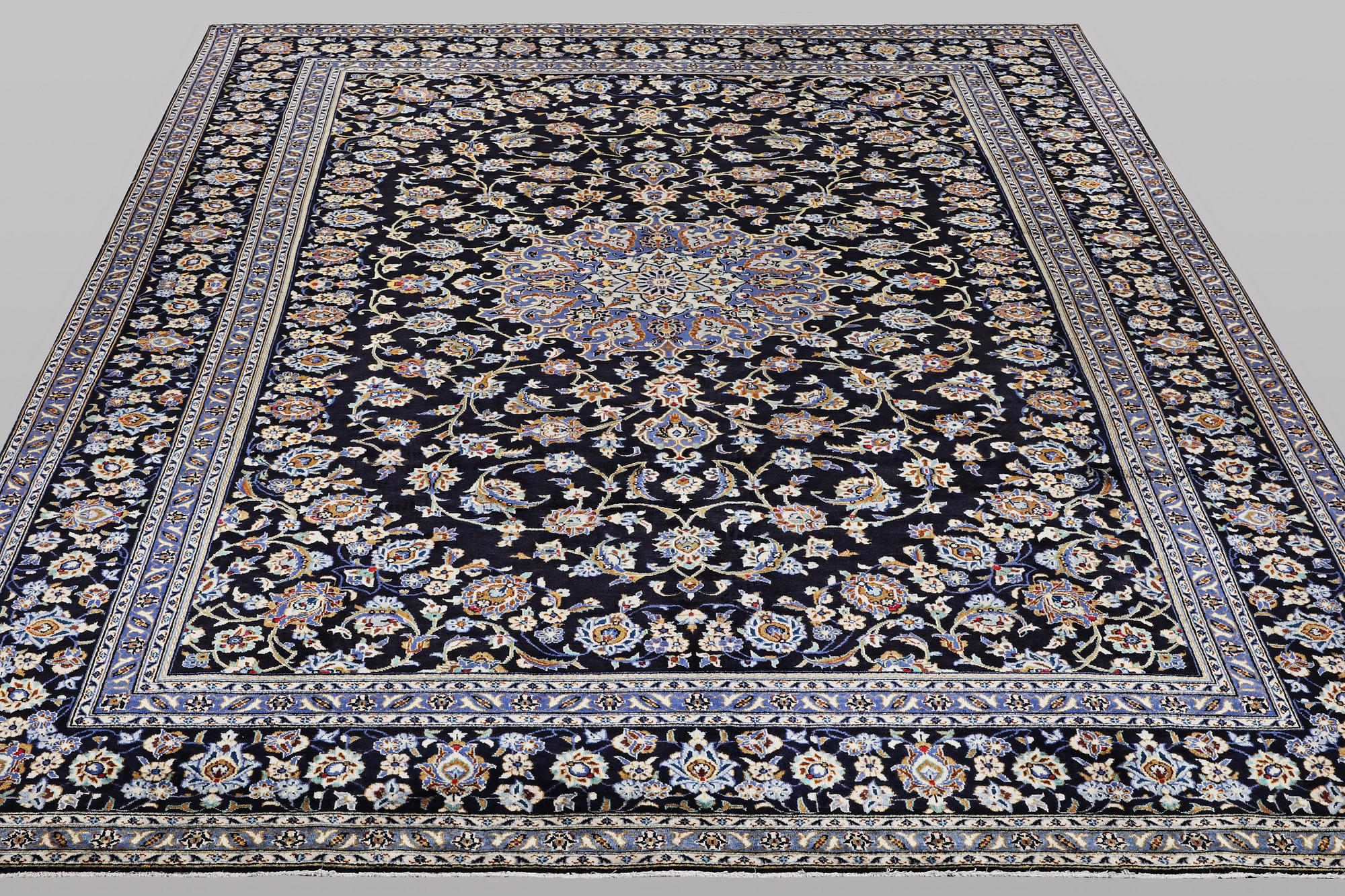 A carpet, Kashan, ca 420 x 296 cm.