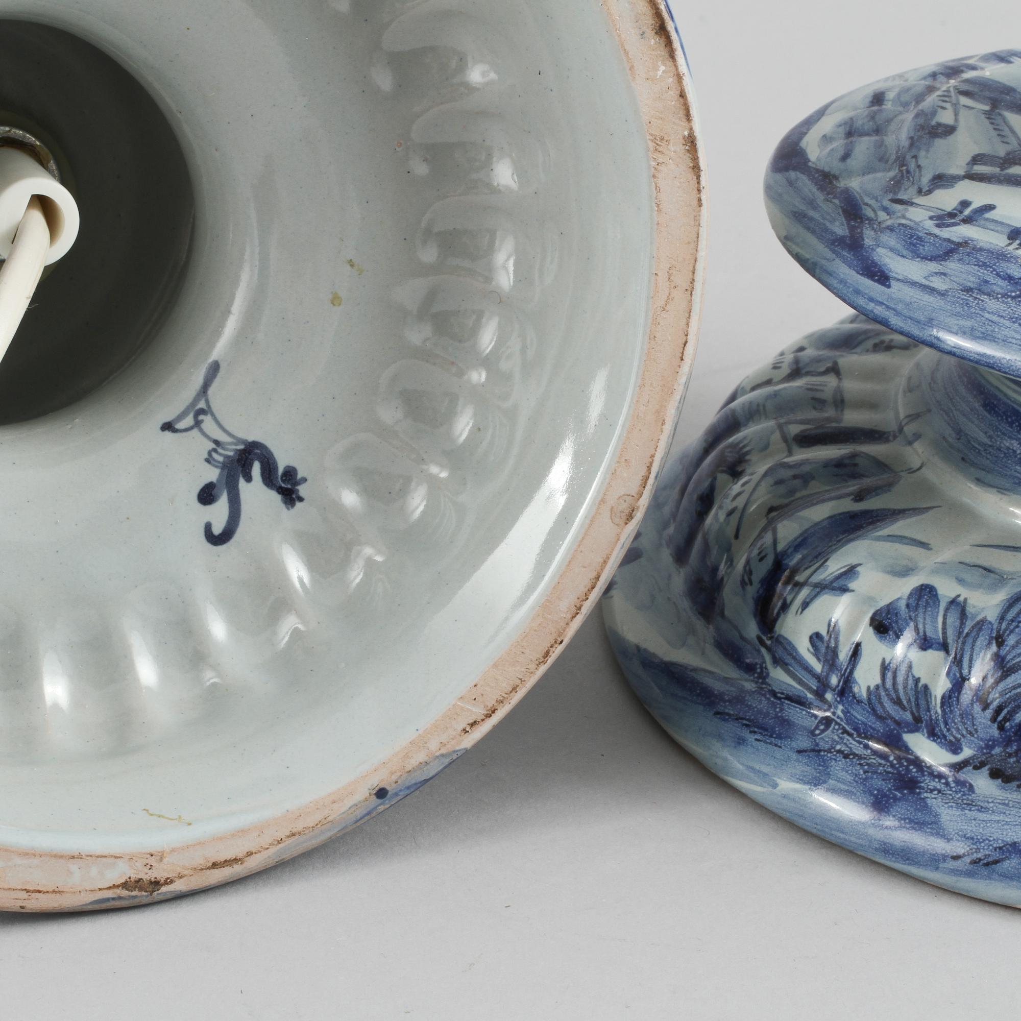 BORDSLAMPOR, ett par, fajans, 1900-tal.