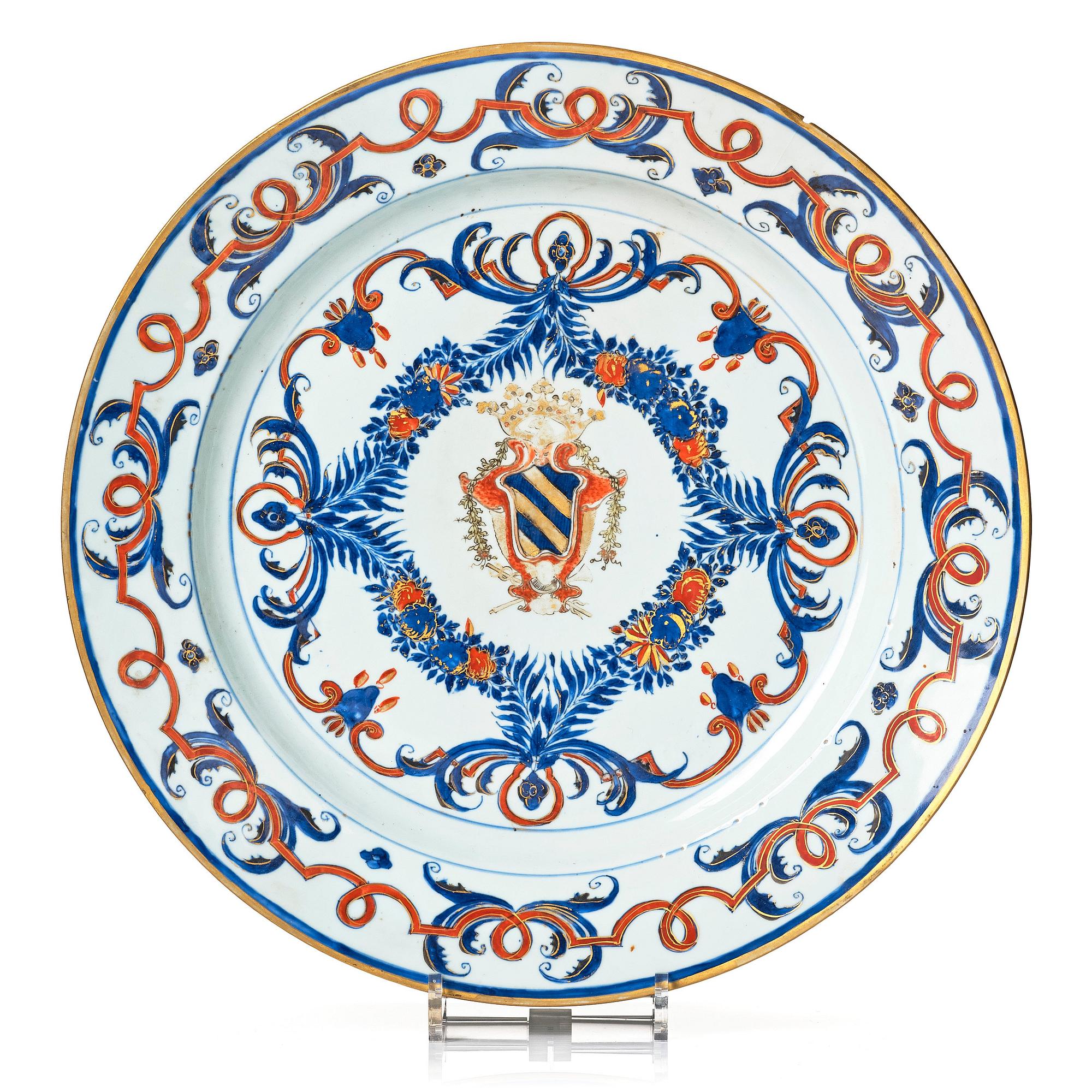An armorial imari charger, Qing dynasty, early 18th Century.