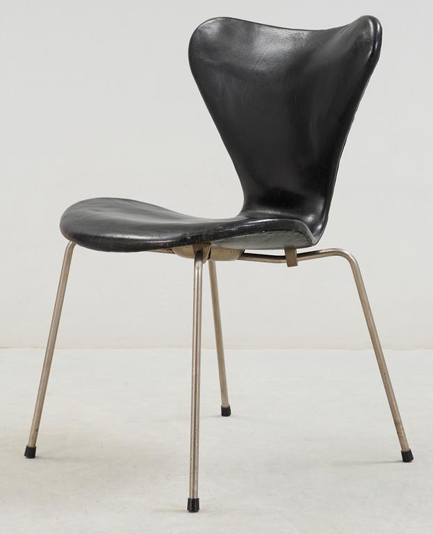 STOL, "Sjuan", Arne Jacobsen, Fritz Hansen, formgiven 1955.