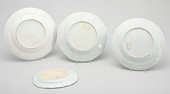 TALLRIKAR, 3 st snarlika samt FAT, porslin, Kina, 1700-/1800-tal.