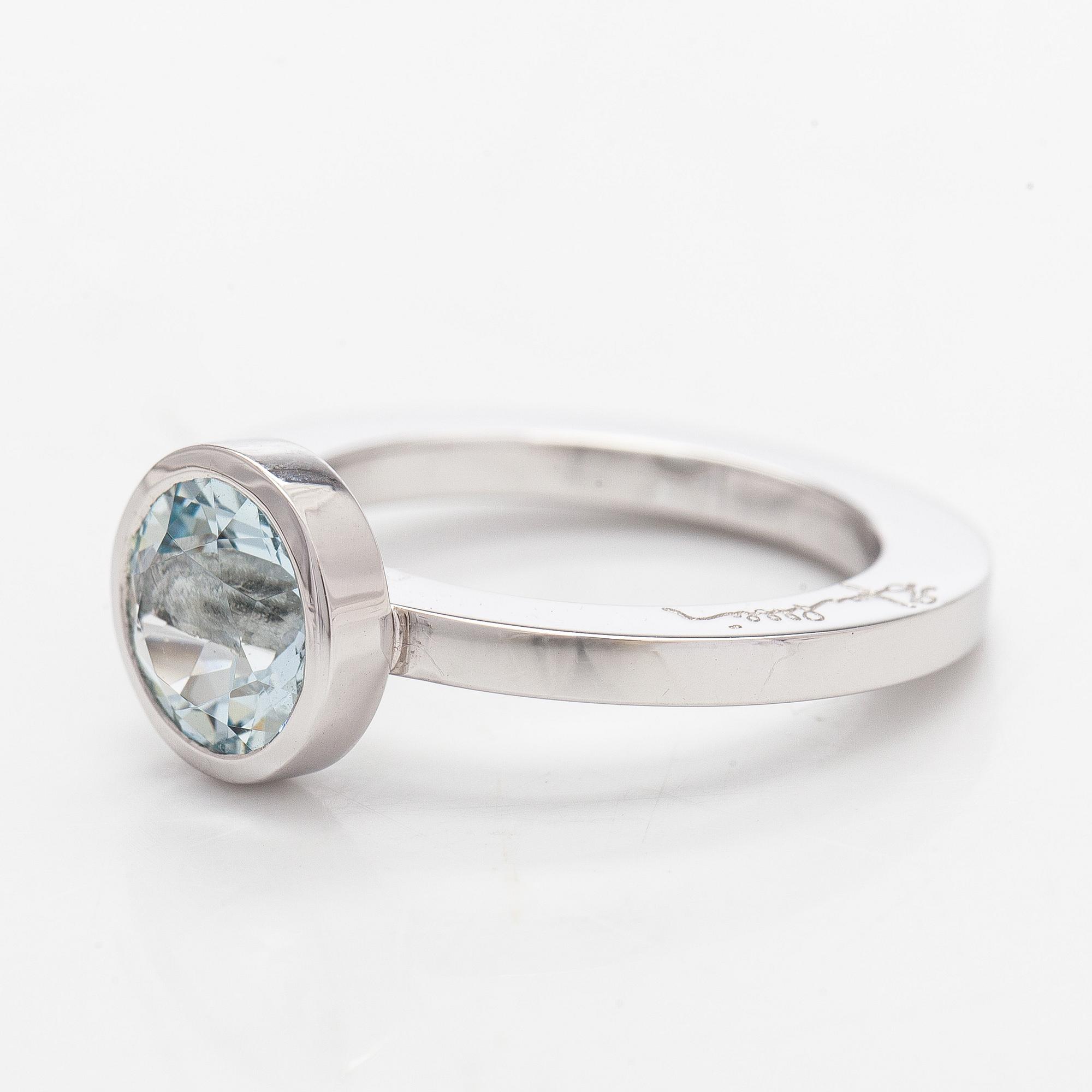 Efva Attling, ring, fasettslipad akvamarin, 18K vitguld.