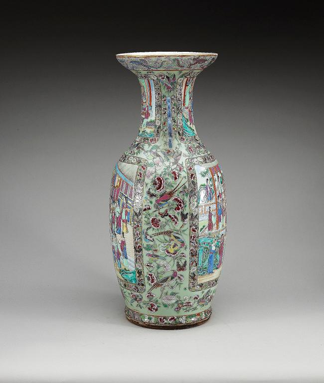 VAS, porslin. Qing dynastin, Kanton, 1800-tal.