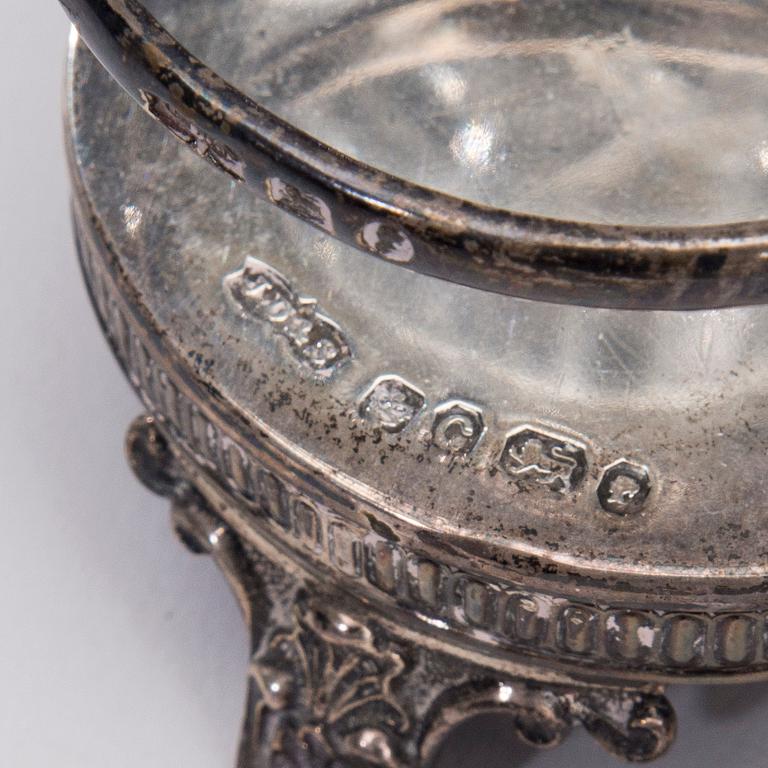 BORDSSURTOUT, silver, nysilver och glas, stämplad James Dixon & sons, Sheffield 1870.