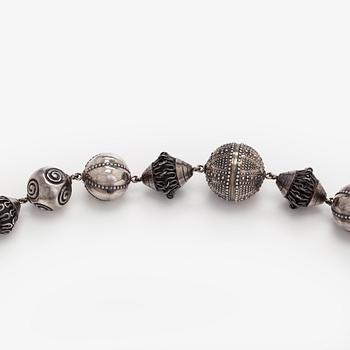 Kalevala Koru, "Halikon kääty", necklace and bracelet, silver, 1988.