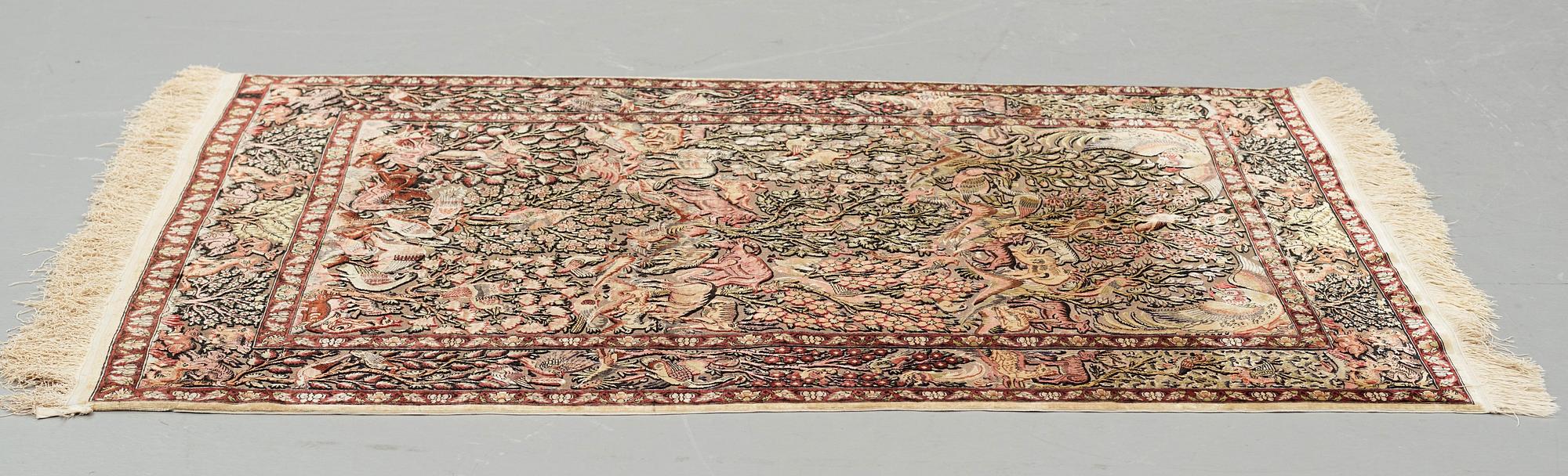 Matta, Old, silk Hereke, Souf, ca 132 x 109 cm.