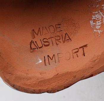 VÄGGFIGUR, terrakotta, Werkstette Coneye, 1900-talets mitt.