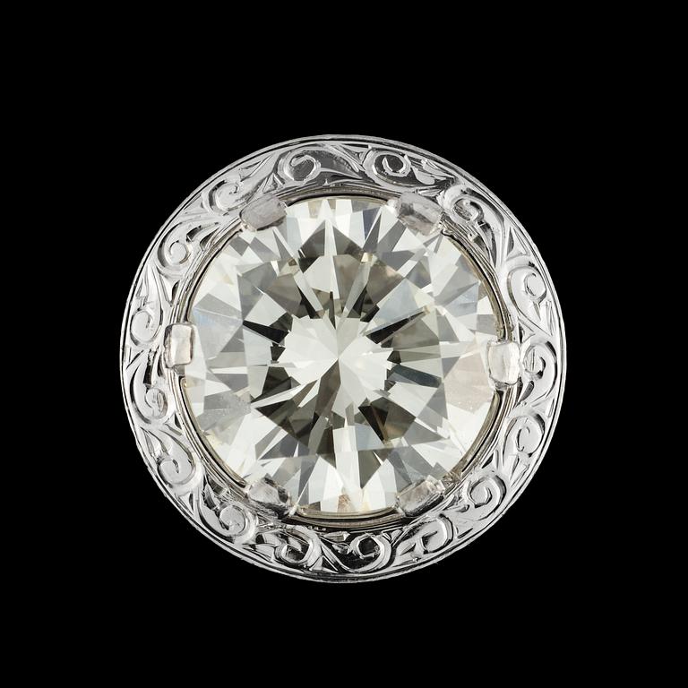 A brilliant cut diamond ring, 6.45 ct, 1970's.