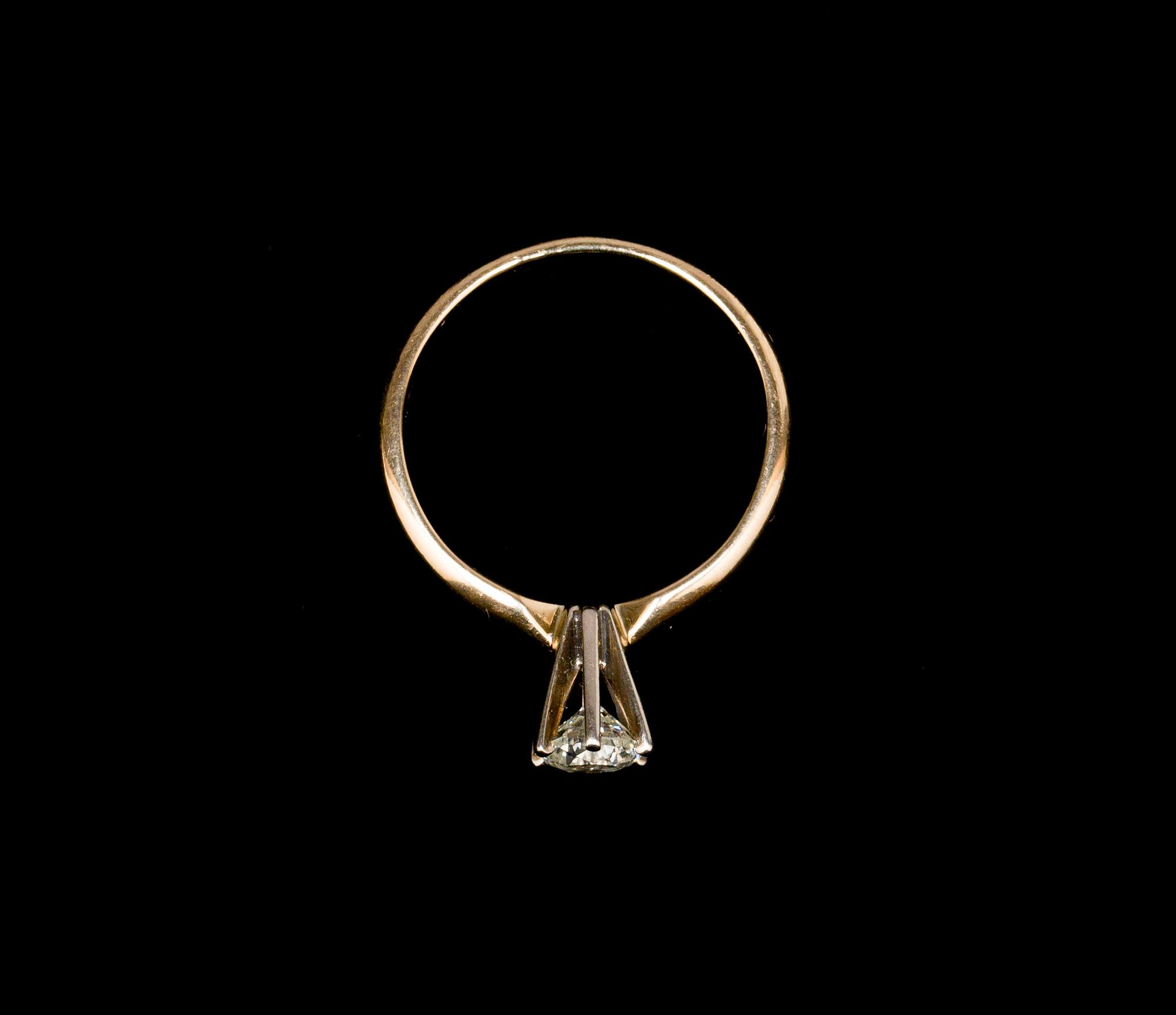 RING, 14 k guld med briljantslipad diamant ca 0.50 ct. Vikt ca 2 g.