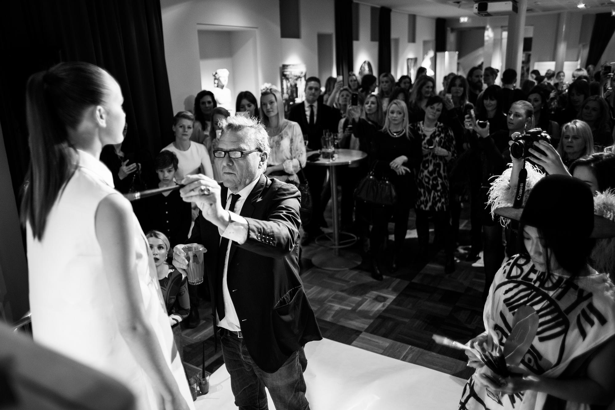 JEAN-CHARLES DE CASTELBAJAC, olja på klänning. Signerad och daterad 11/3 -14.