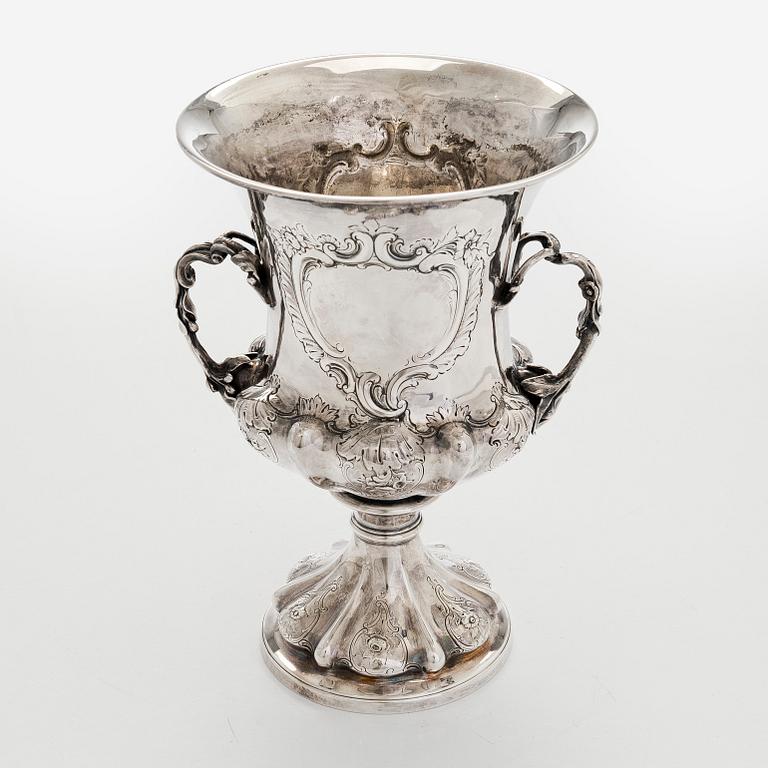 A Victorian sterling silver cup, maker's mark of Benjamin Smith III, London 1838.