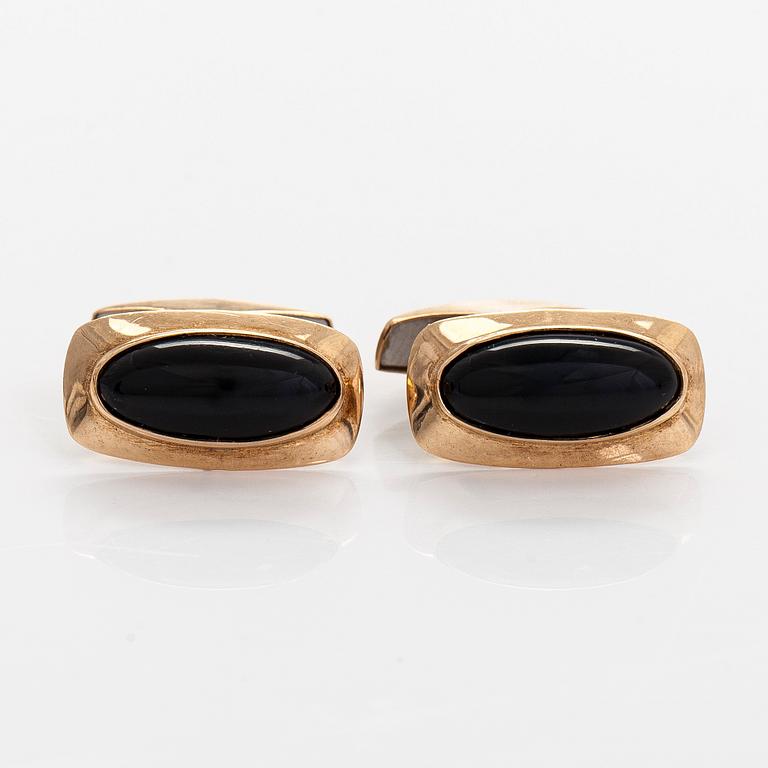 Cufflinks, cabochon cut onyx, 14K gold, Rauno Lähteenmäki, Turku 1967.