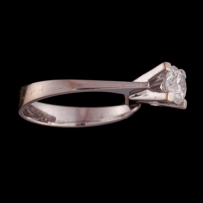 RING, 18K vitguld, diamant. Gulaylar. Vikt ca 3,0 g.