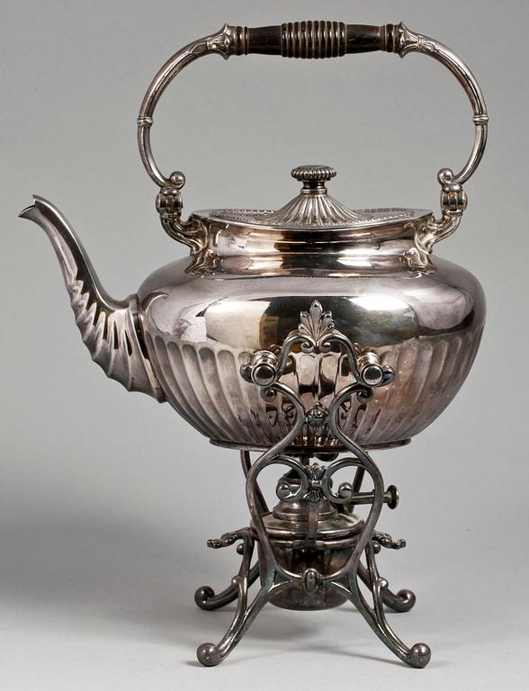 TEKANNA PÅ RECHAUD, nysilver, A.G. Dufva. Tidigt 1900-tal.