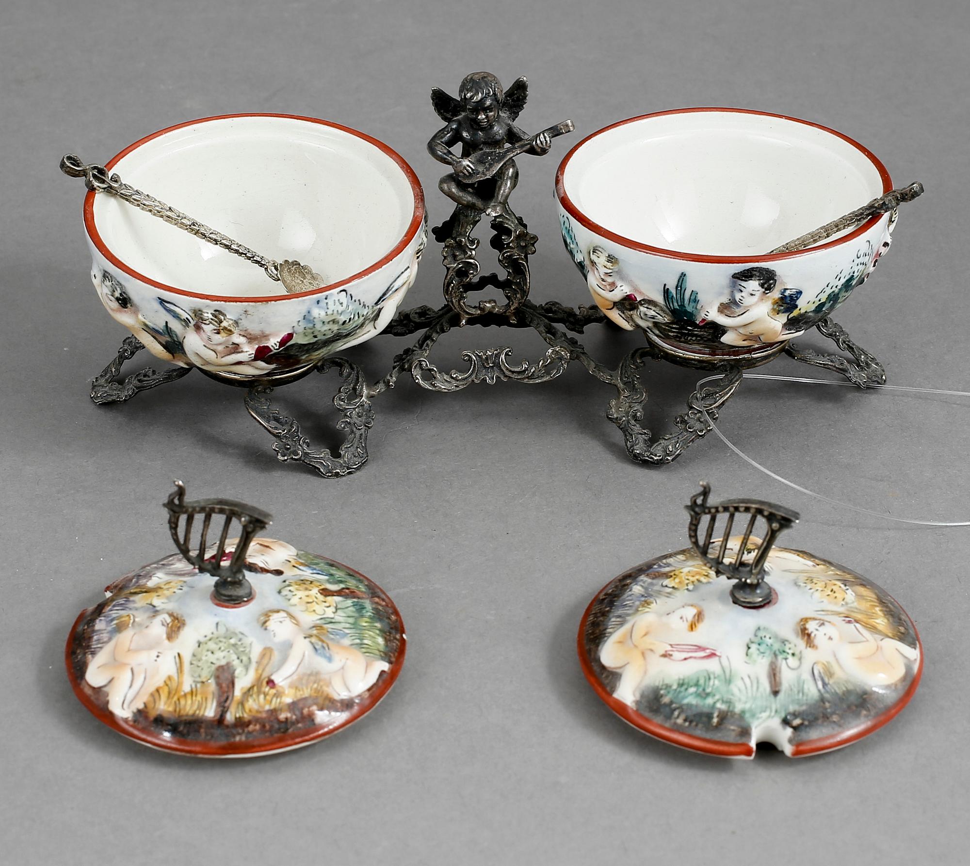 SALT- OCH PEPPARKAR, nyrokoko, silver och fajans, 1800-tal, Italien. Otydliga stämplar undertill.