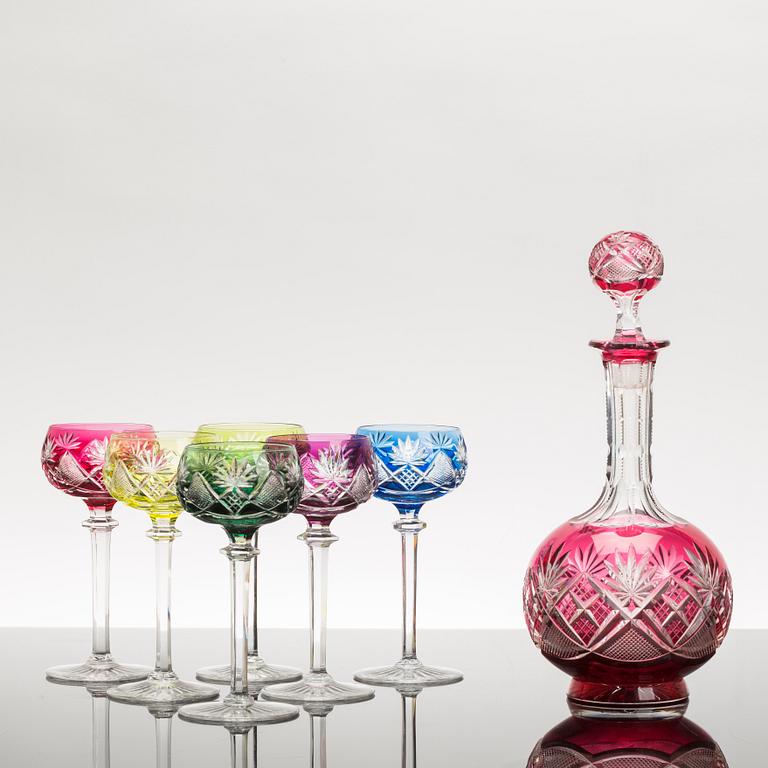 12 wine glassen and a carafe, VAL SAINT LAMBERT.