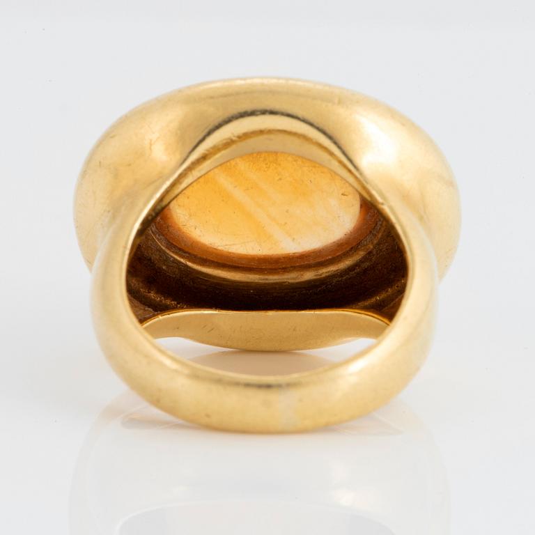 A Paloma Picasso Tiffany ring in 18K gold set with a cabochon-cut citrine.