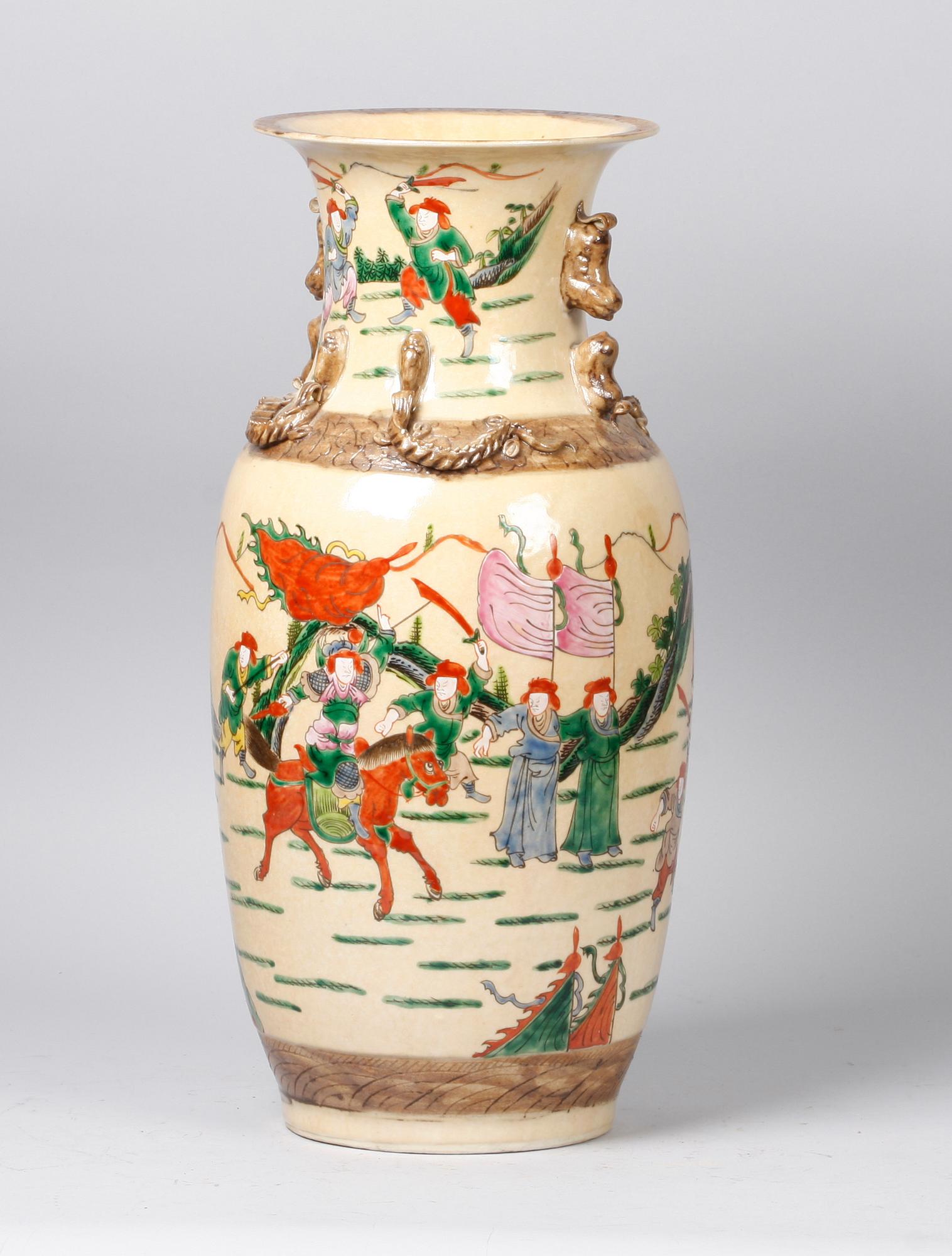 GOLVVAS, porslin. Kina, 1900-tal.