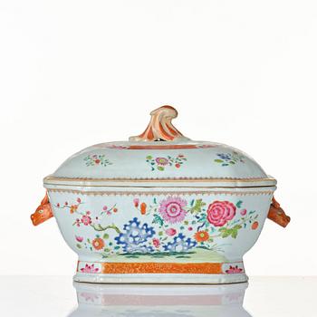 A famille rose tureen with cover and stand, Qing dynasty, Qianlong (1736-95).