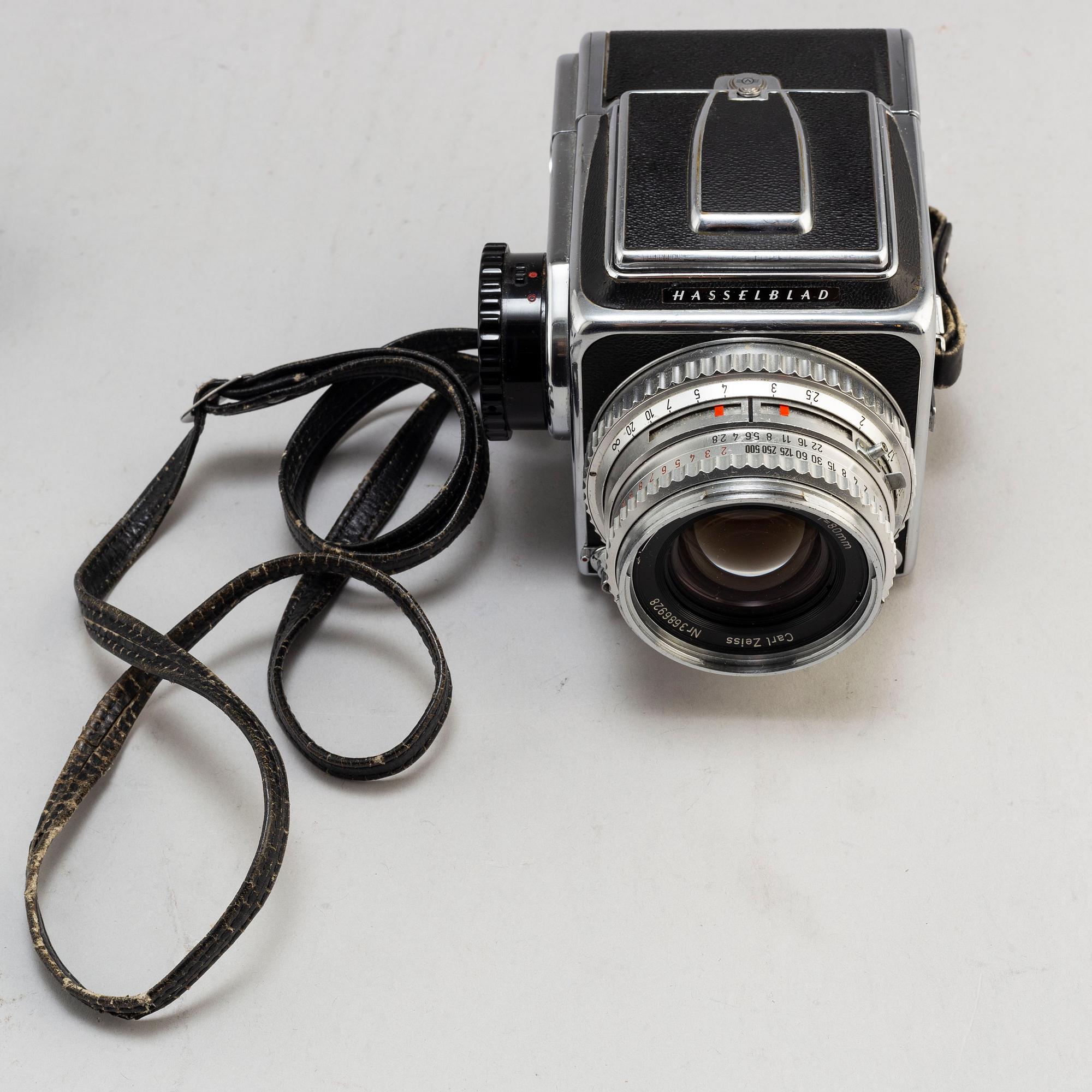 A Hasselblad 500 C with two lenses: Planar 1:2,8 80mm and Sonnar 1:5,6 250 mm.
