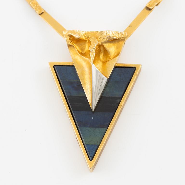 Björn Weckström, collier, 18K guld och platina med spektrolit, Finland 1996.