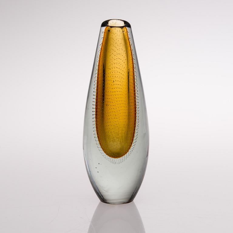 GUNNEL NYMAN, VASE. GN 25. Nuutajärvi. Early 1950s.