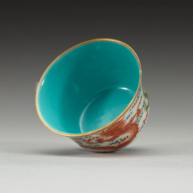 KOPP, porslin, Qingdynastin 1800-tal. Med Daoguangs sigillmärke.
