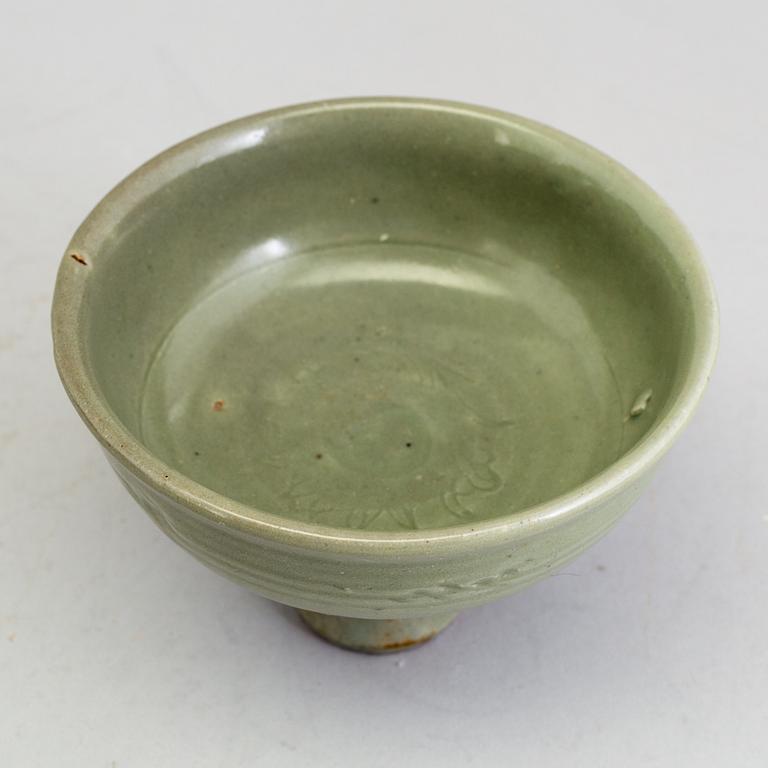 A celadon glazed stem cup, Ming dynasty (1368-1644).