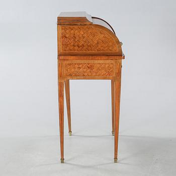 RULLKLAFFSSEKRETÄR, Louis XVI-stil, 1900-talets första hälft.