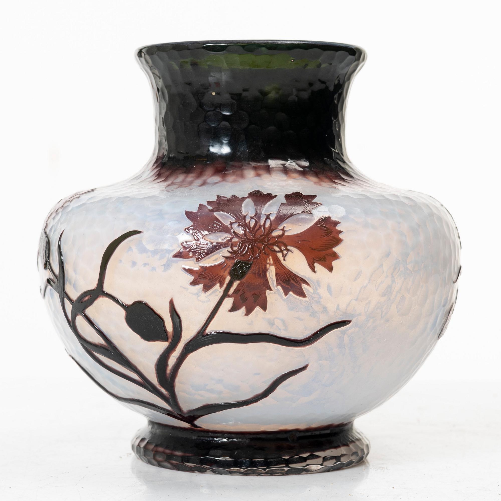 Daum Frères, an Art Nouveau vase, Nancy, France, early 20th Century.