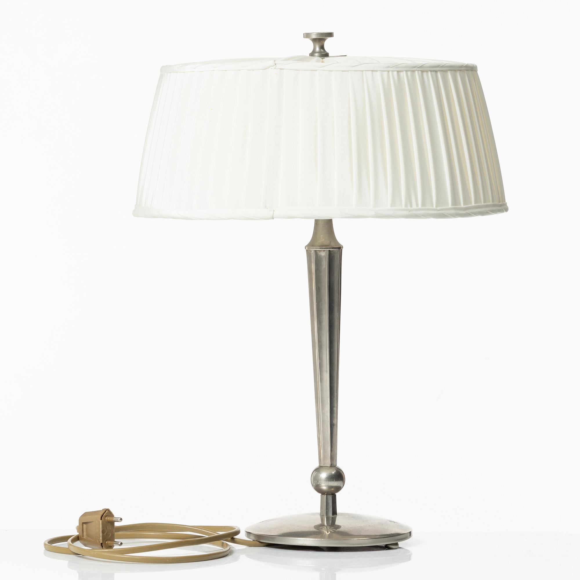 Harald Notini, bordslampa, modell "6932", Arvid Böhlmarks Lampfabrik, Stockholm, 1920-tal.