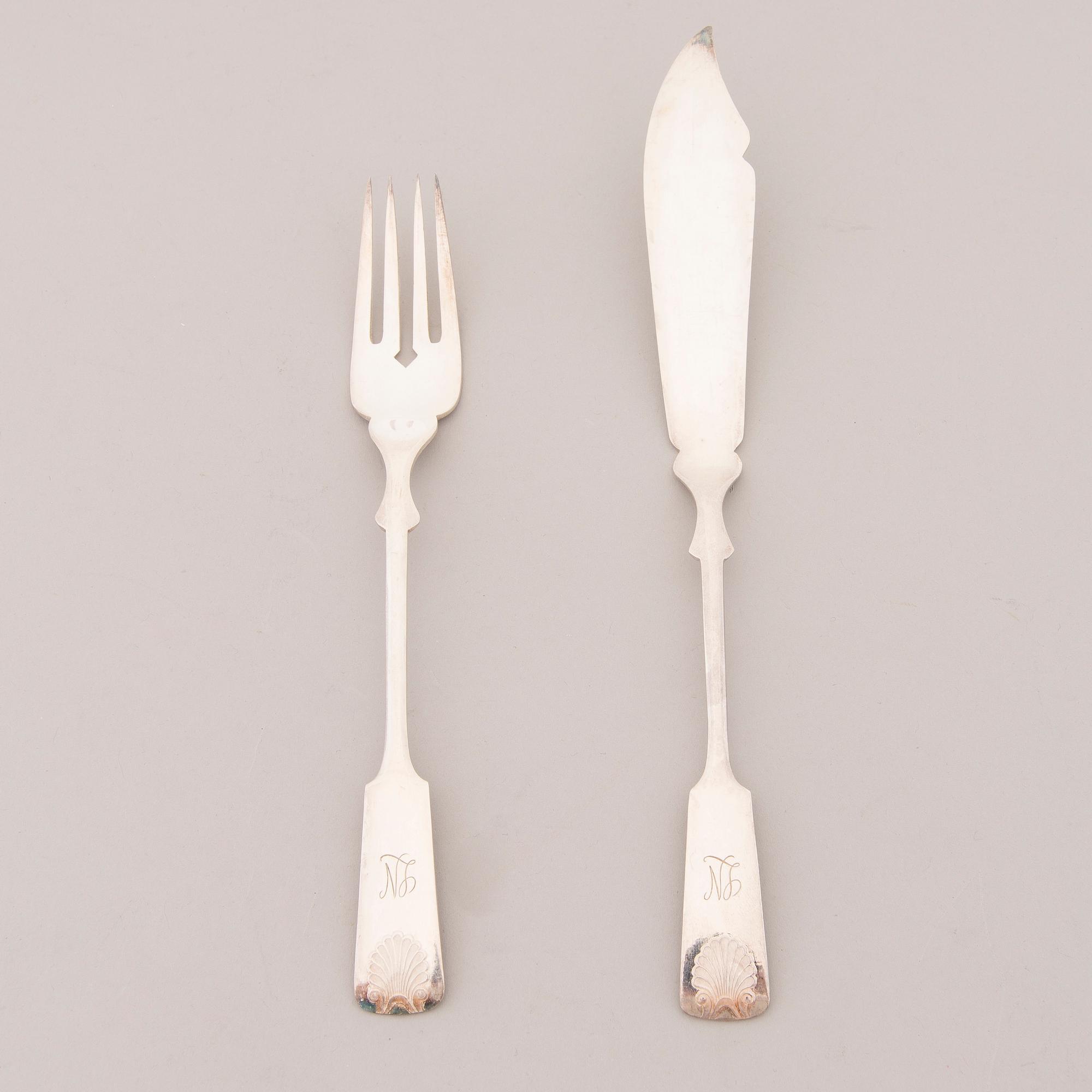 A set of 24 silver plate fish knives and forks with seashell decoration, Kultakeskus Oy, Finland 20th Century.