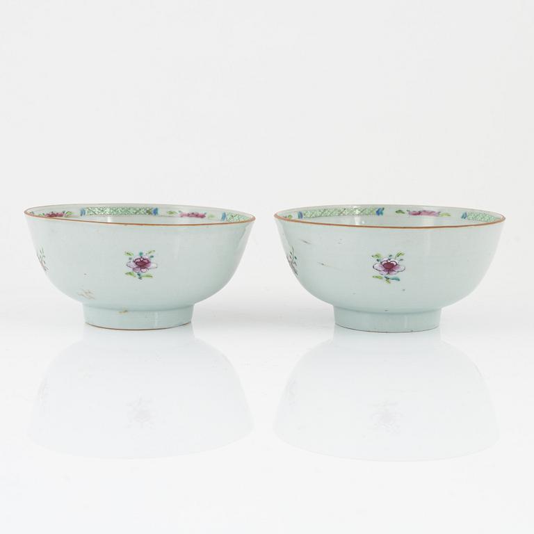 A pair of Chinese porcelain famille rose bowls, Qianlong (1736-95), Qing dynasty.