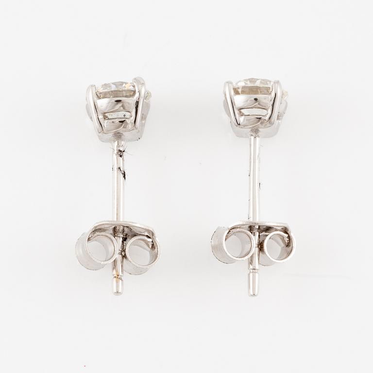Earrings, 18K white gold with brilliant-cut diamonds totalling 0.72 ct, accompanied by GIA dossier.