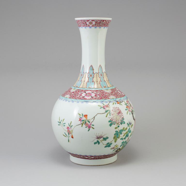 A chinese famille rose porcelain vase, second half of the 20th century, modern production.