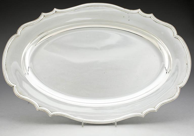 FAT, silver, rokokostil, 1900-talets första hälft. Svenska importstämplar. Vikt ca 1150 gram.