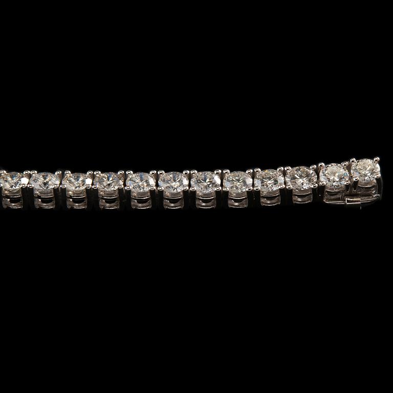 A BRACELET, brilliant cut diamonds c. 8.59 ct TW/vs-si. 18K white gold. Length 18,5 cm, weight 16,5 g.