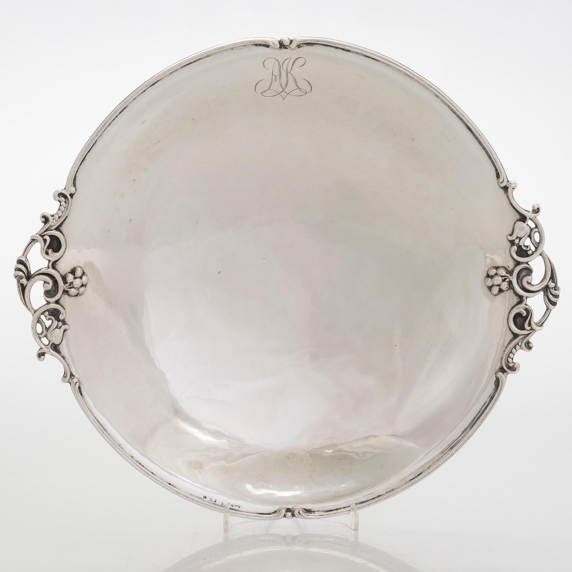 A silver dish, Auran Kultaseppä 1938.