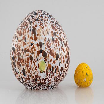 Monica Backström, two egg sculptures, Kosta, Sweden, second half of the 20th century.