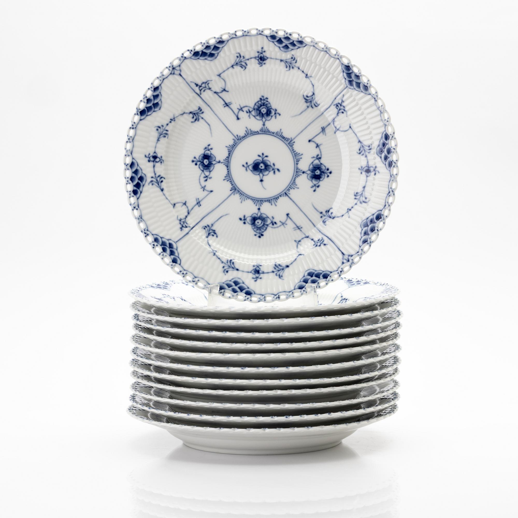 Royal Copenhagen, mattallrikar, 12 st, porslin, "Musselmalet helblond", Danmark.