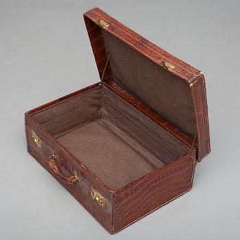 NAHKALAUKKU, Harrods, Lontoo 1900-luvun alku.