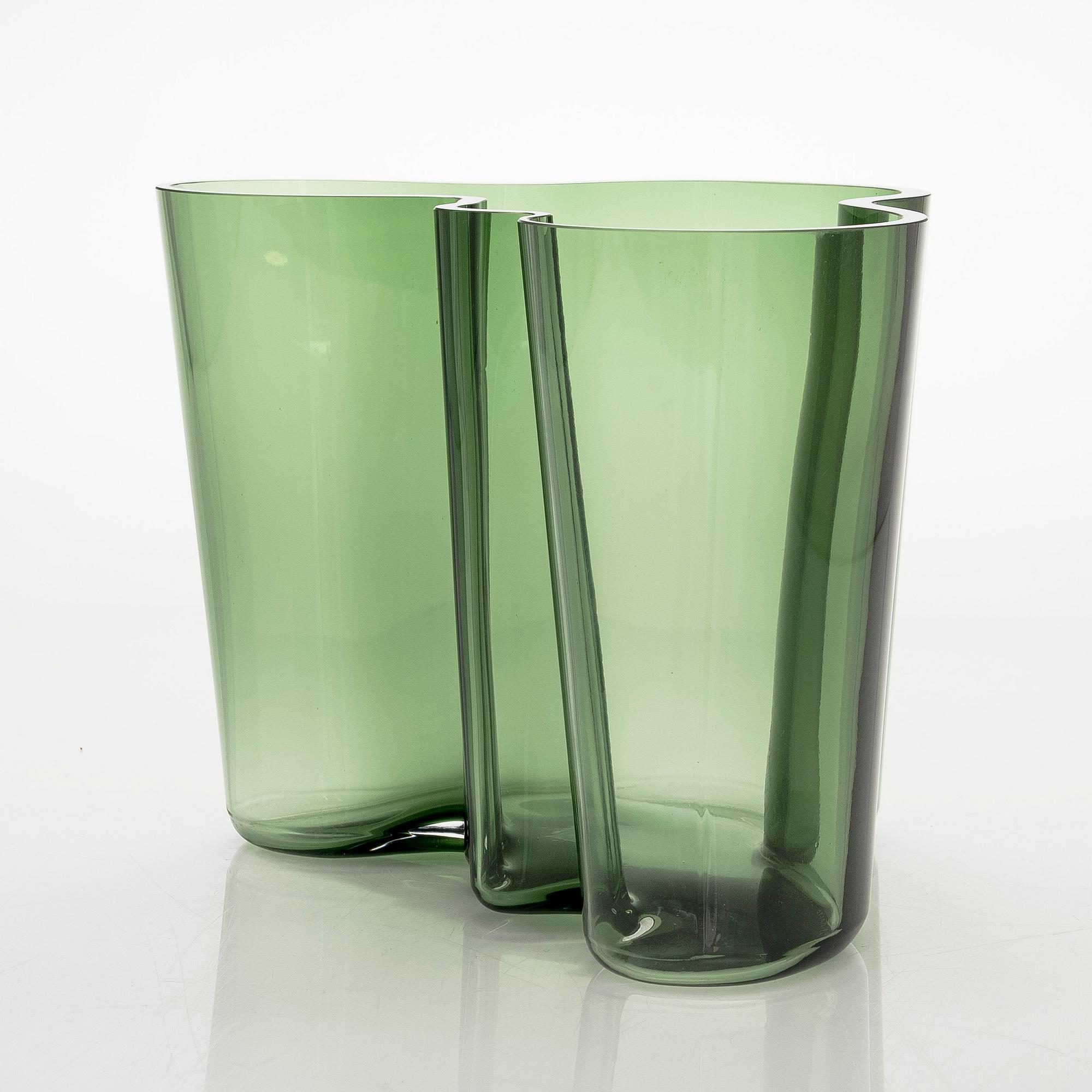 Alvar Aalto, a 'Savoy' 50-year jubilee vase, 3030, signed A. Aalto 1936-1986 Iittala 863/8000.