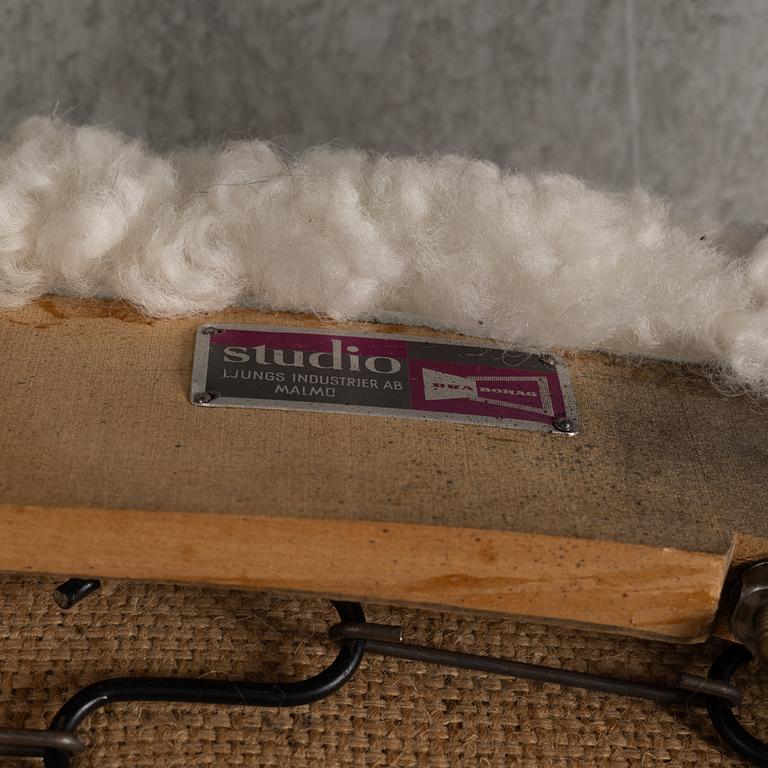 Alf Svensson, a pair of 'TeVe' armchairs, Bra Bohag, Studio Ljungs Industrier 1950s.