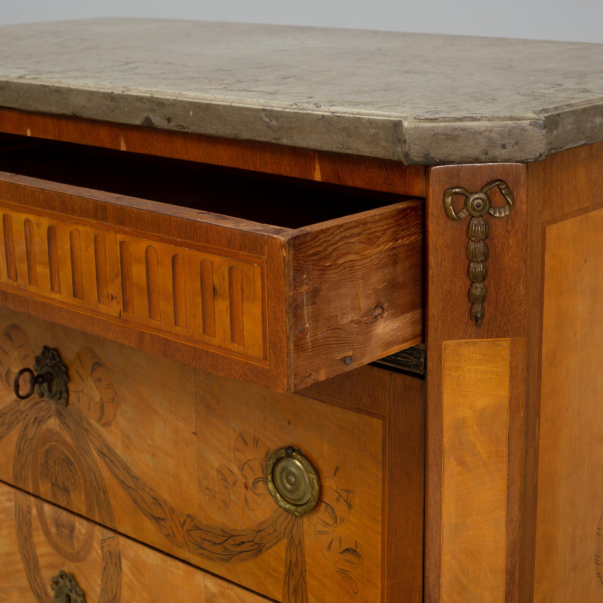 BYRÅ, gustaviansk stil, sent 1800-tal.