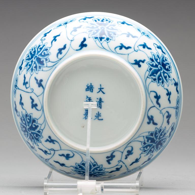 A blue and white lotus dish, Qing dynasty, Guangxu  mark and of the period (1874-1908).