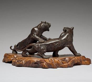 SKULPTURGRUPP, brons. Japan, Meiji (1868-1912).