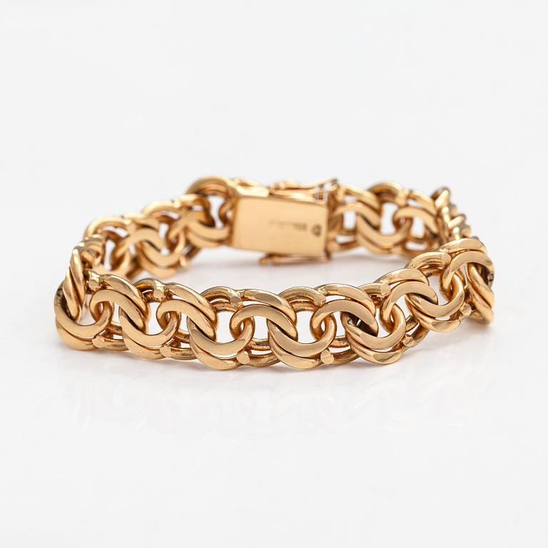 An 18K gold Bismarck bracelet. Swedish marks.