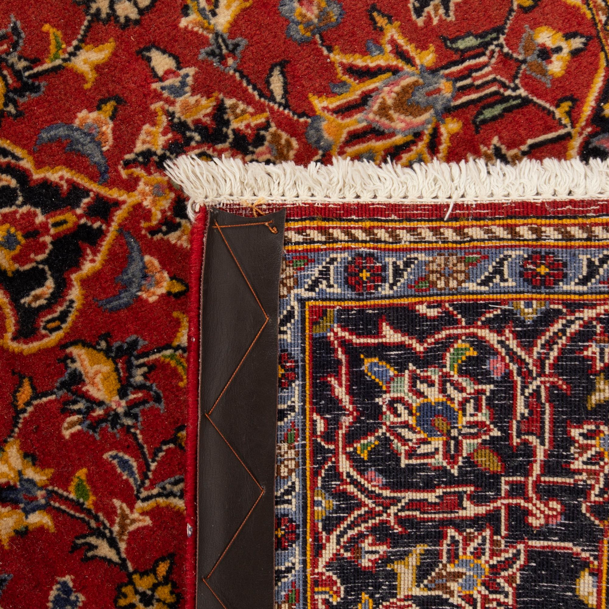 Oriental rug, old, signed, approx. 170x122 cm.